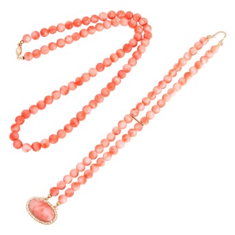 Schmuckset: Korallencollier und Armband,