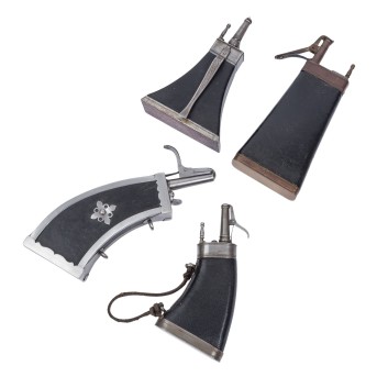 Konvolut militärische Pulverflaschen, 18./19. Jh.,