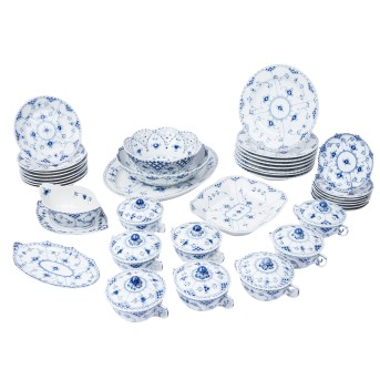 ROYAL COPENHAGEN dinner service 'Musselmalet full lace', marks from 1975.