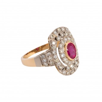 Ring mit Rubin und Brillanten,