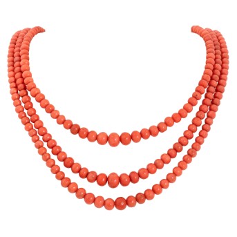 3-row coral necklace made from fine Mediterranean coral, 