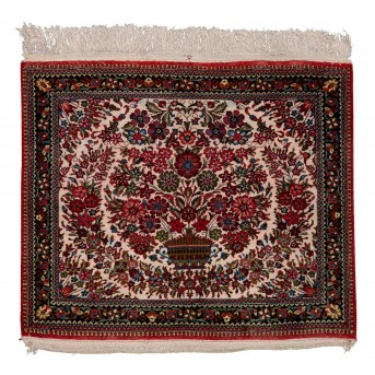 Orientteppich aus Seide. PERSIEN, 20. Jh., 71x83 cm.