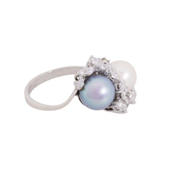 Ring mit Perlen und Brillanten