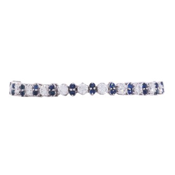 Tennis bracelet richly set with 23 diamonds 