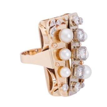 Artful ring with 7 diamonds from 