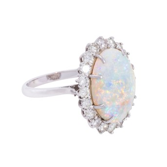 Ring mit feinem Opal,