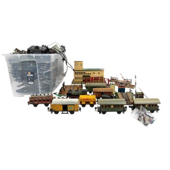 MÄRKLIN set of 1 locomotive, 7 freight and passenger cars, and accessories, 0 Gauge,