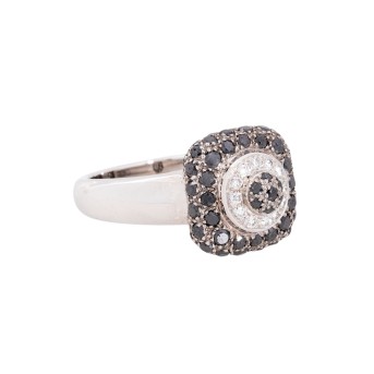 Ring with black diamonds