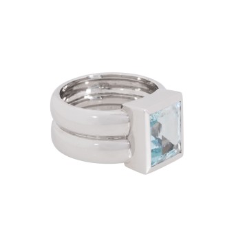 Ring with aquamarine,
