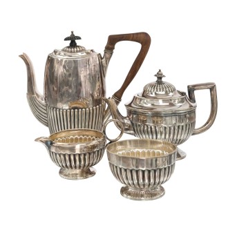 u.a. MAPPIN & WEBB, Kaffe-/Teekern, 4tlg., versilbert, 20. Jh.,