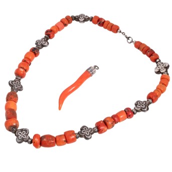 Kovolut Korallenschmuck mit Silberdetails,