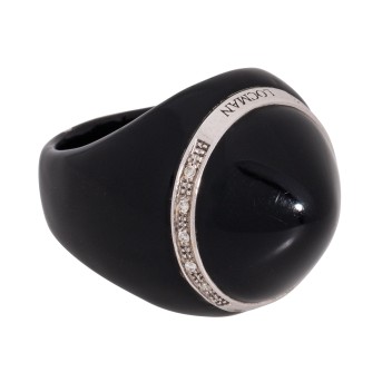 Ring on black fine plastic 