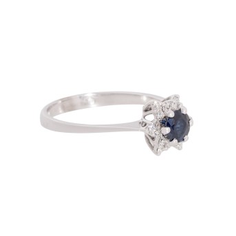 Ring with sapphire,