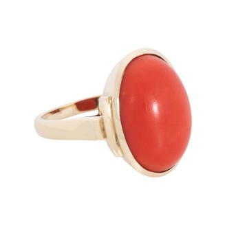 Ring mit Korallencabochon,
