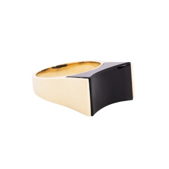 Ring with onyx,