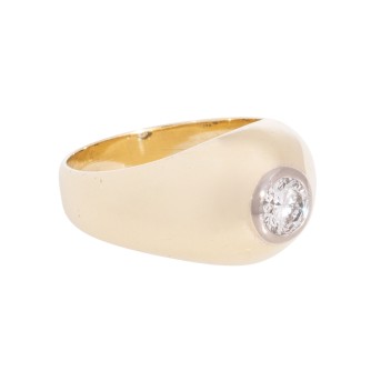 Ring mit Diamant im Brillantschliff