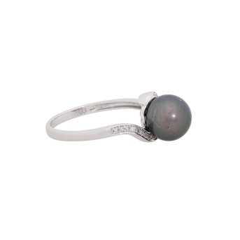 Ring mit schwarzer Perle,