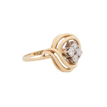 Ring with 4 diamonds,