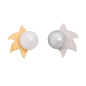 Stud earrings with 2 South Sea pearls,