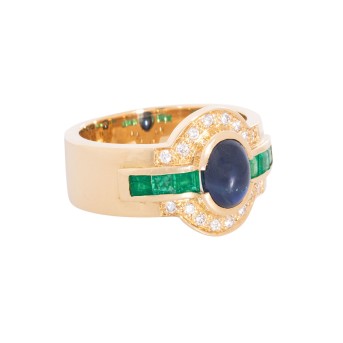 Ring with oval sapphire cabochon,