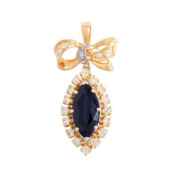 Anhänger mit Saphir umrandet von Achtkantdiamanten