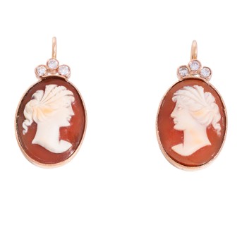 Paar Ohrhänger mit Muschelkameen,