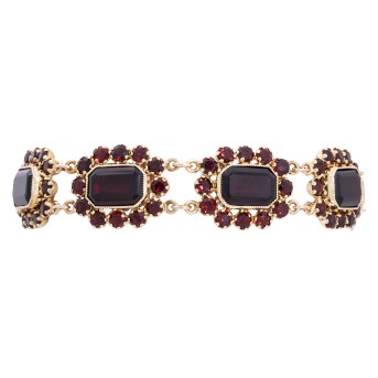 Bracelet with garnet trimming, 