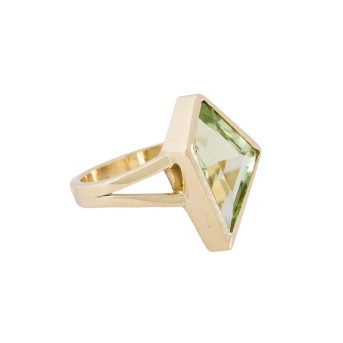 Ring with light green tourmaline 