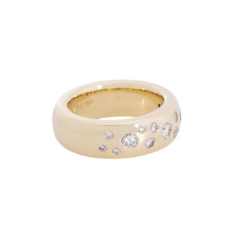 Ring with 15 diamonds