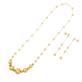 Jewelry set necklace and pair of earrings 