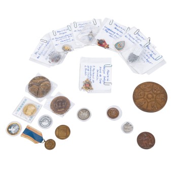 Frankreich und etwas Ausland - Konvolut an Medaillen, Münzen Sonderprägungen und auch Auszeichnungen.