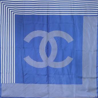 CHANEL CHANEL Seidencarré, akt. NP.: 530,-€.