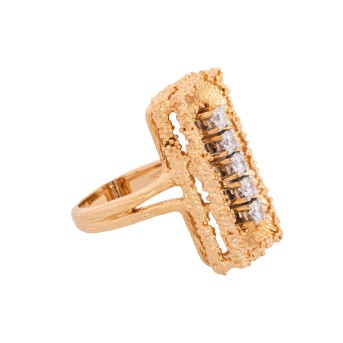 Ring with 5 diamonds,