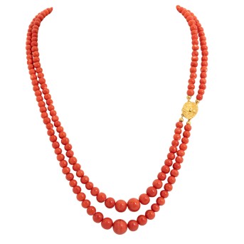 Coral necklace with decorative clasp 