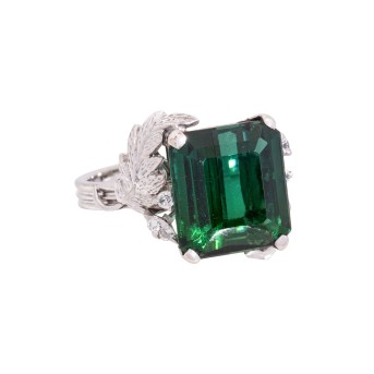 Ring mit Turmalin und 3 Diamanten im Brill-und Achtkantschliff