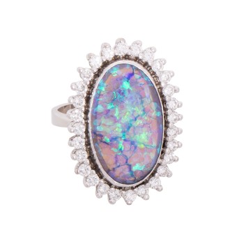 Ring with opal surrounded by 28 brilliant-cut diamonds 