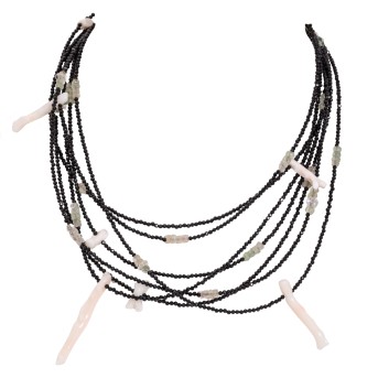 Langes Spinellcollier mit Korallen