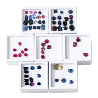 Konvolut von 66 Korunden,