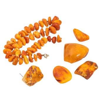 Bernsteinkonvolut in schönen butterscotch-caramel-Farben,