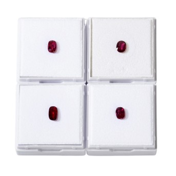 Konvolut von 4 oval fac. Rubinen von zus. ca. 3,9 ct,