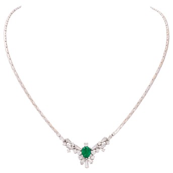 Collier mit schönem Smaragd und Diamanten von zus. ca. 2,3 ct,