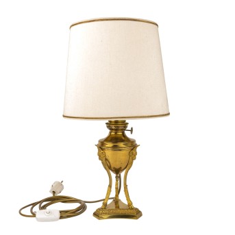 TISCHLEUCHTE IM KLASSIZISTISCHEN STIL