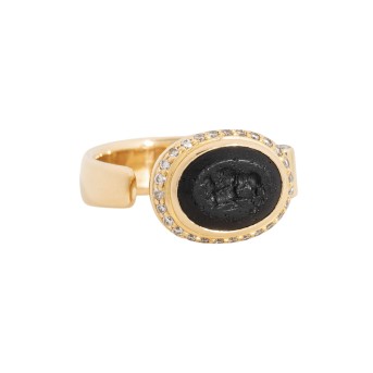 Signet ring with obsidian and 53 diamonds