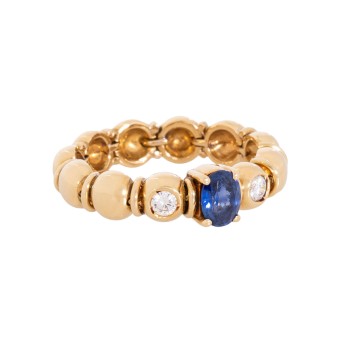 Ring with sapphire and 2 diamonds