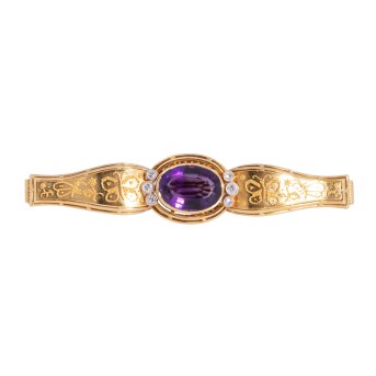 Fein granulierte Brosche mit Amethyst und Diamanten