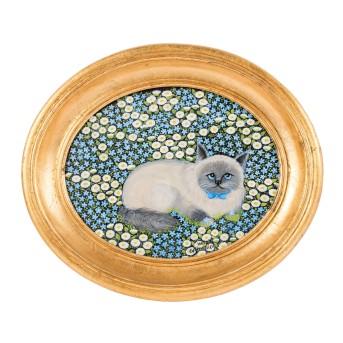 GAILANIDES, H. (XX) 'Siamesische Katze mit blauer Fliege in einem Blumenfeld'