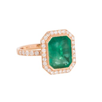 Ring with emerald of approx. 3.95 ct, 