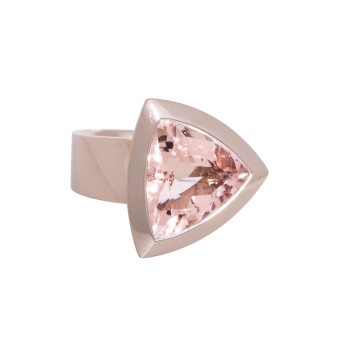 Ring mit Morganit im Trillantschliff von ca. 11 ct,