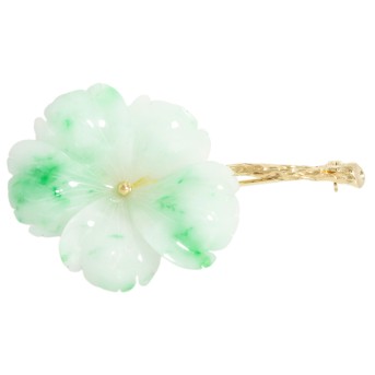 Brosche mit geschnittener Jadeblüte,