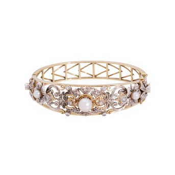 Armreif mit Zuchtperlen und Diamanten zus. ca. 0,3 ct